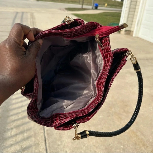 Faux Crocodile Leather Embossed Bag - Picture 6 of 13